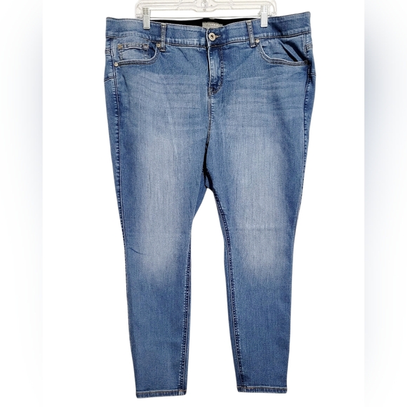 Torrid Bombshell Skinny Jeans Women’s Plus Size 22S Premium Stretch - Picture 2 of 14